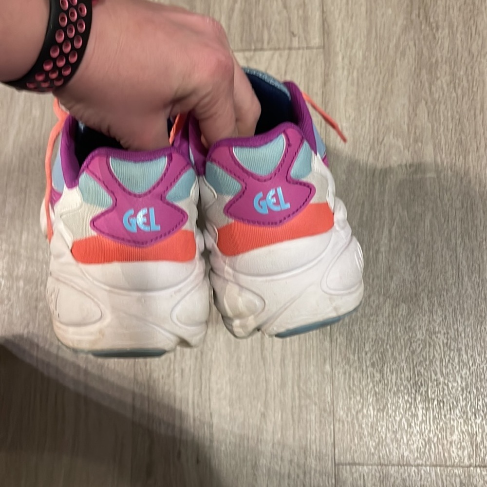 ASICS Retro Color Sneakers - Picture 3 of 7